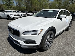 2025 Volvo V90 Cross Country B6 Plus Wagon