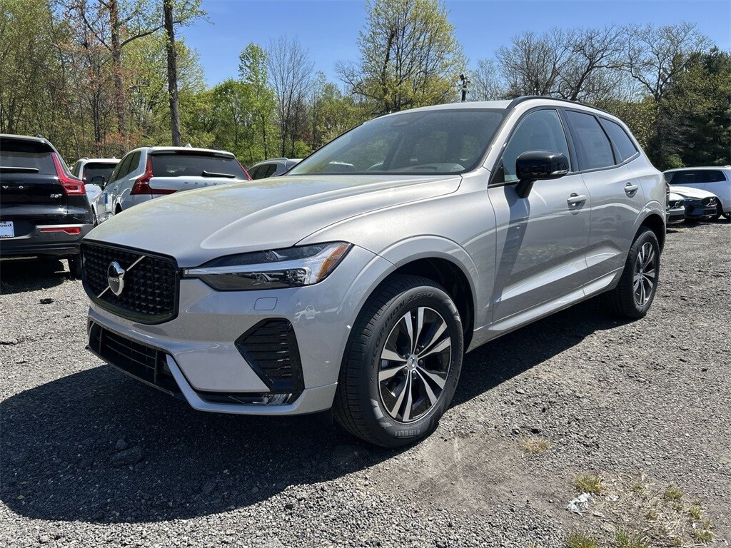 2025 Volvo XC60 B5 Core photo 4