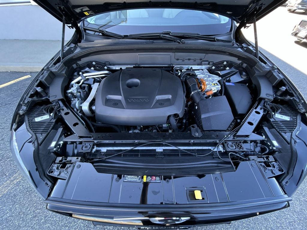 2025 Volvo XC60 Core - Photo 10
