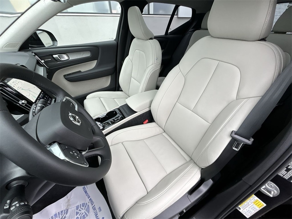2025 Volvo XC40 Ultra - Photo 11