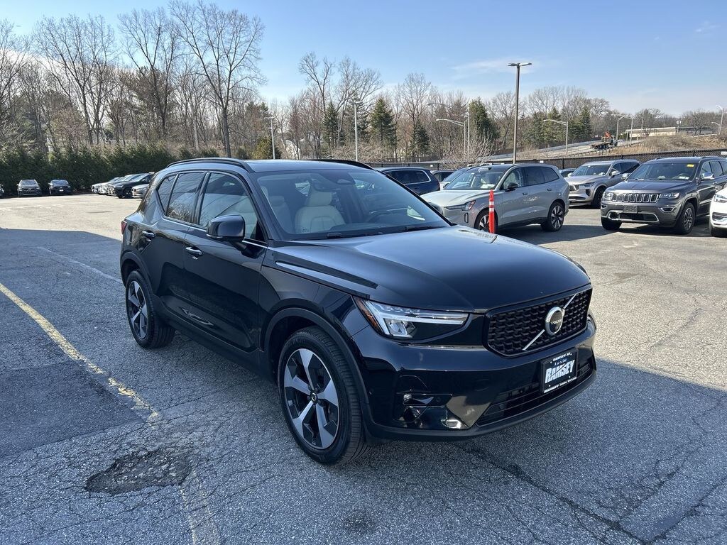 Certified 2023 Volvo XC40 B5 AWD Plus Dark SUV