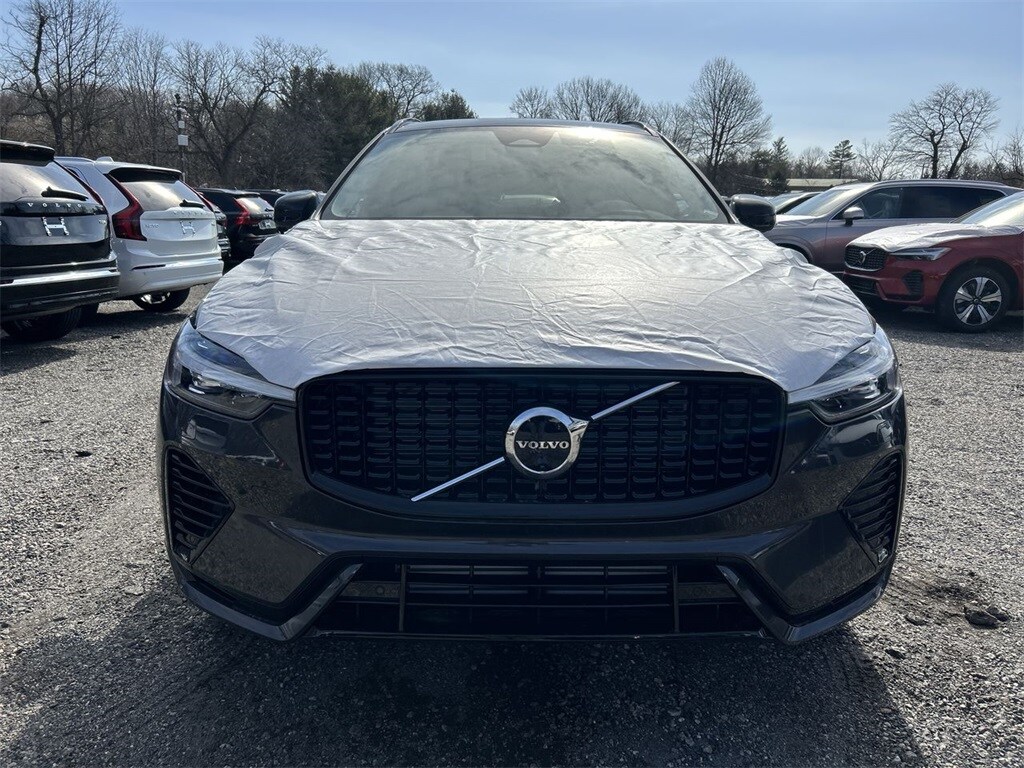 2025 Volvo XC60 T8 Plus photo 3
