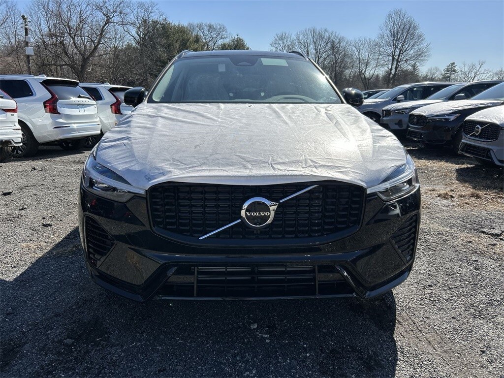 2025 Volvo XC60 Hybrid T8 Plus photo 3