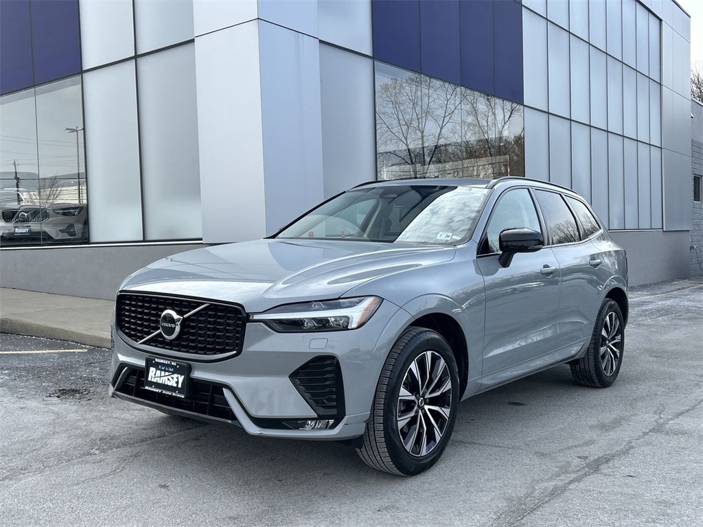 2024 Volvo XC60 Core's photo