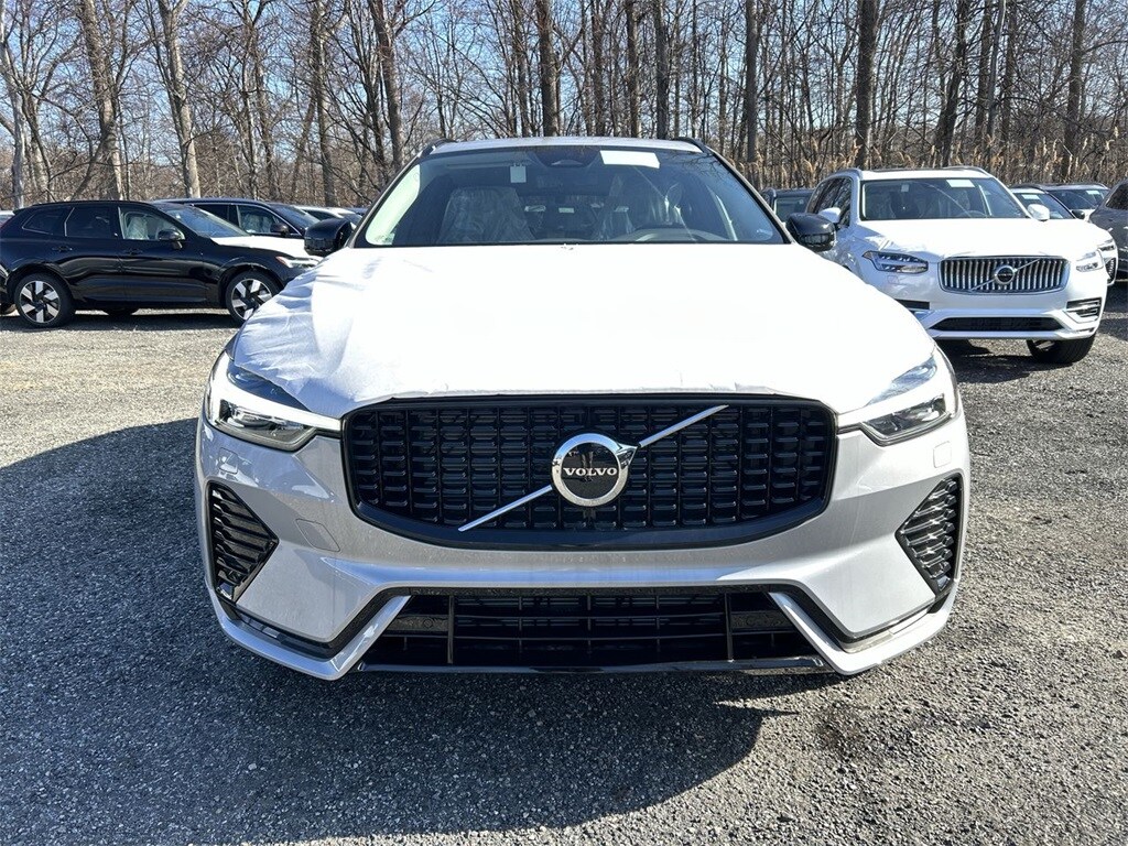 2025 Volvo XC60 B5 Core photo 3