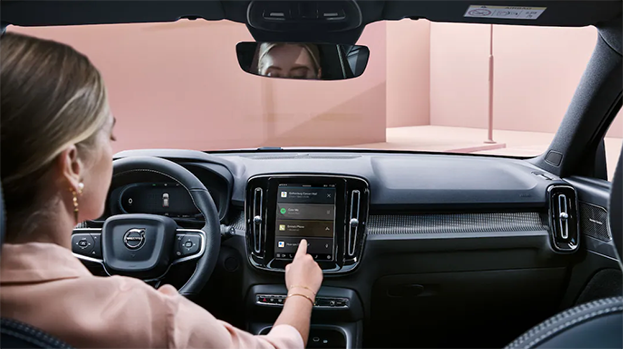2022 Volvo XC40 interior dashboard