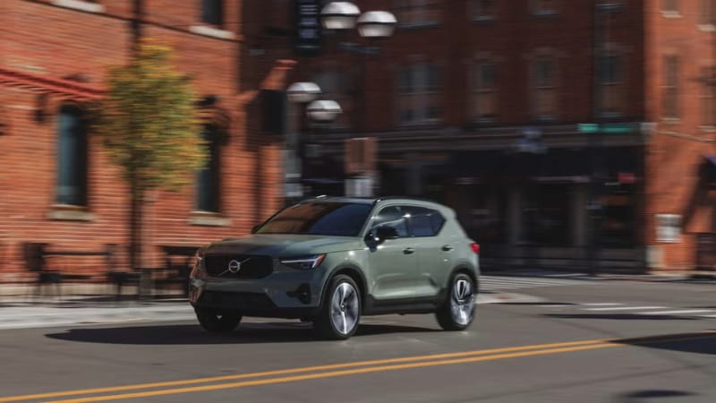 2025 Volvo XC40 fuel economy
