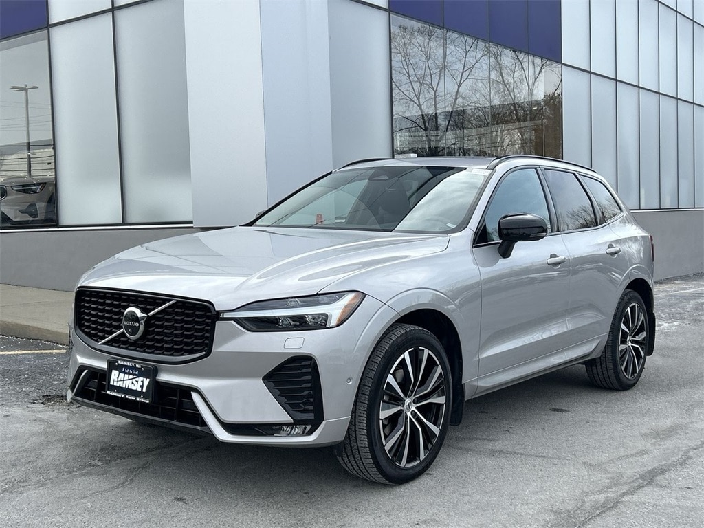 2023 Volvo XC60 Plus's photo