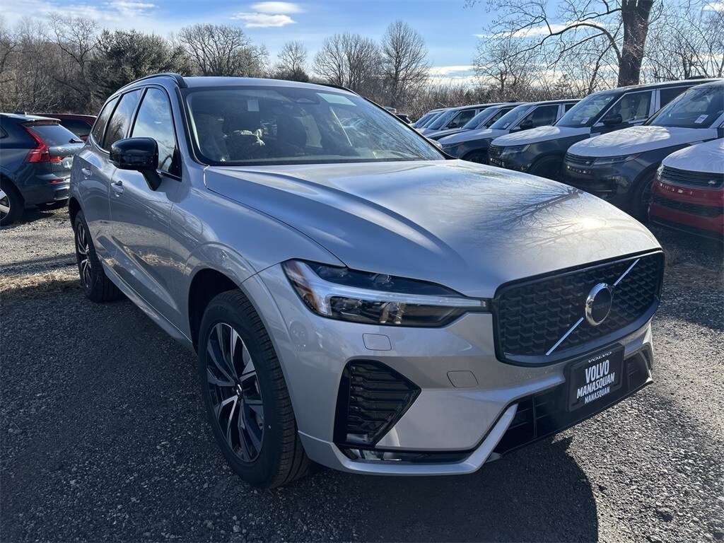2025 Volvo XC60 B5 Core photo 2