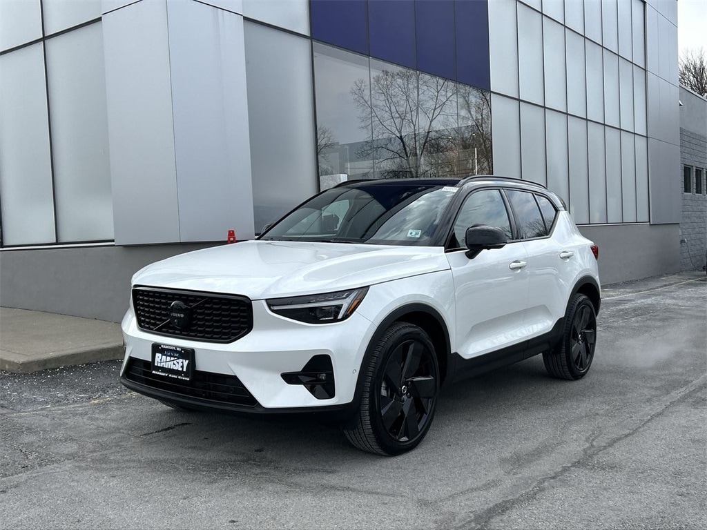 2026 Volvo XC40 Ultra Black Edition's photo