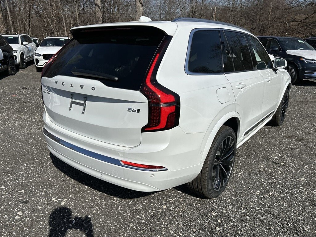 2025 Volvo XC90 Plus photo 3