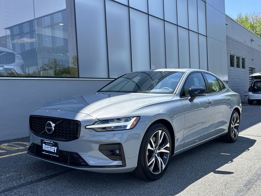2025 Volvo S60 B5 Core Dark AWD's photo