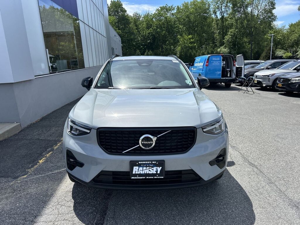 Certified 2025 Volvo XC40 B5 Plus Dark Theme SUV