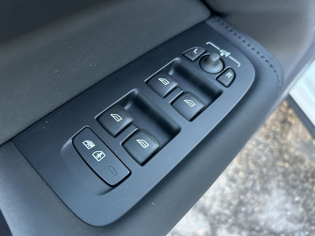 2026 Volvo XC60 Ultra - Photo 16