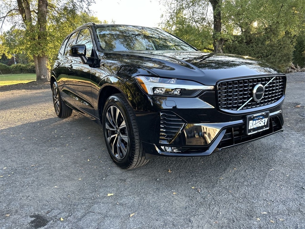 New 2025 Volvo XC60 B5 Core SUV