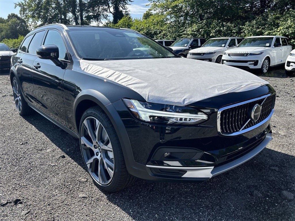 2025 Volvo V90 Cross Country B6 photo 2