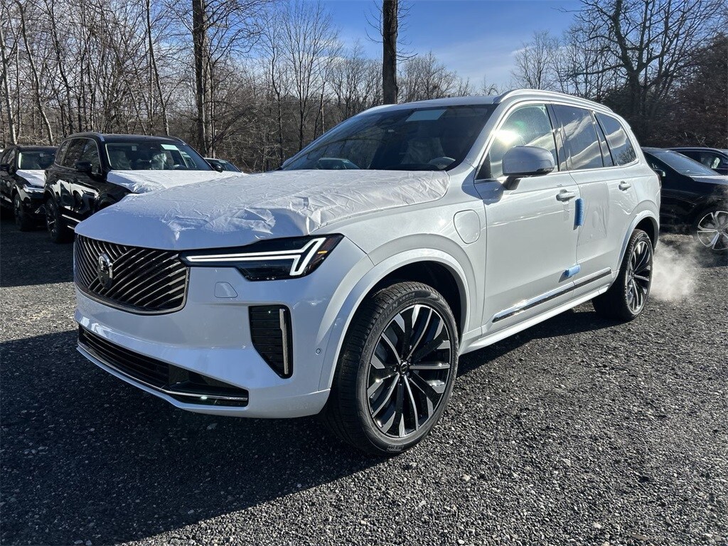 2025 Volvo XC90 T8 photo 4