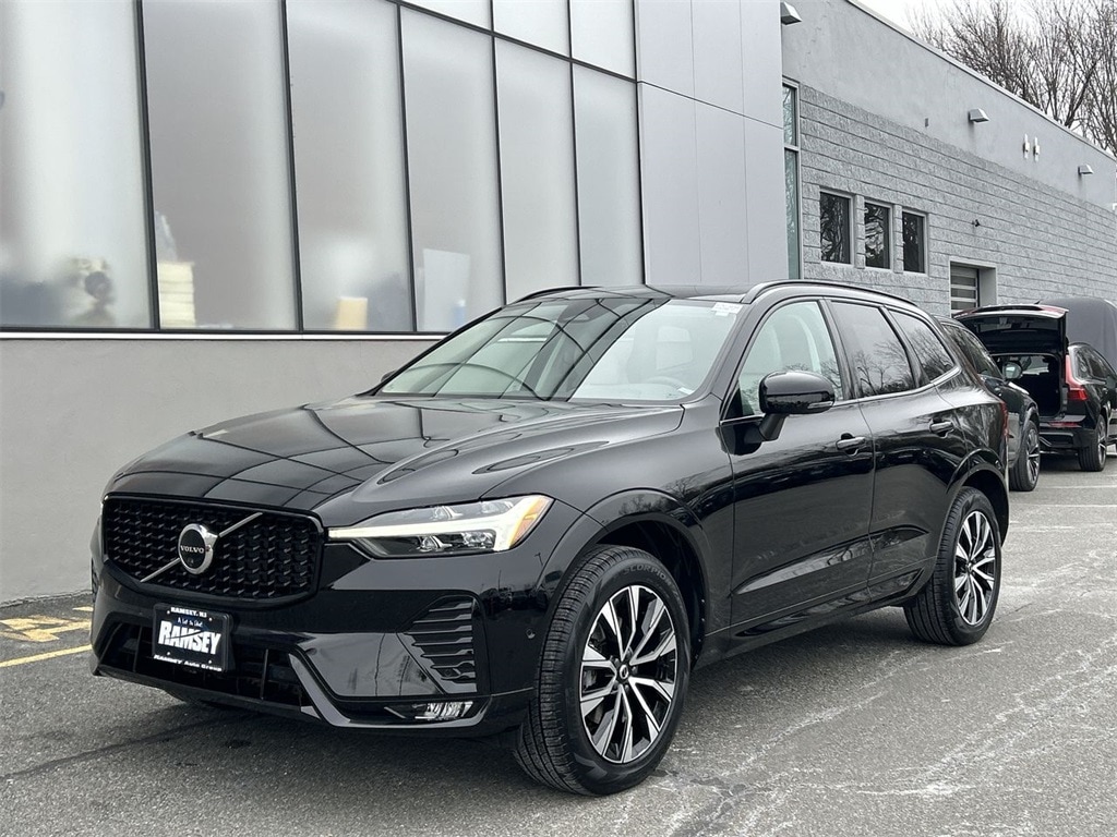 2023 Volvo XC60 Plus's photo