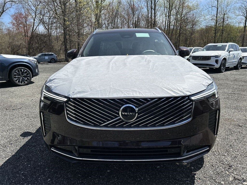2025 Volvo XC90 B5 Core photo 3