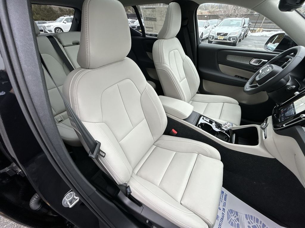 2025 Volvo XC40 Ultra - Photo 15