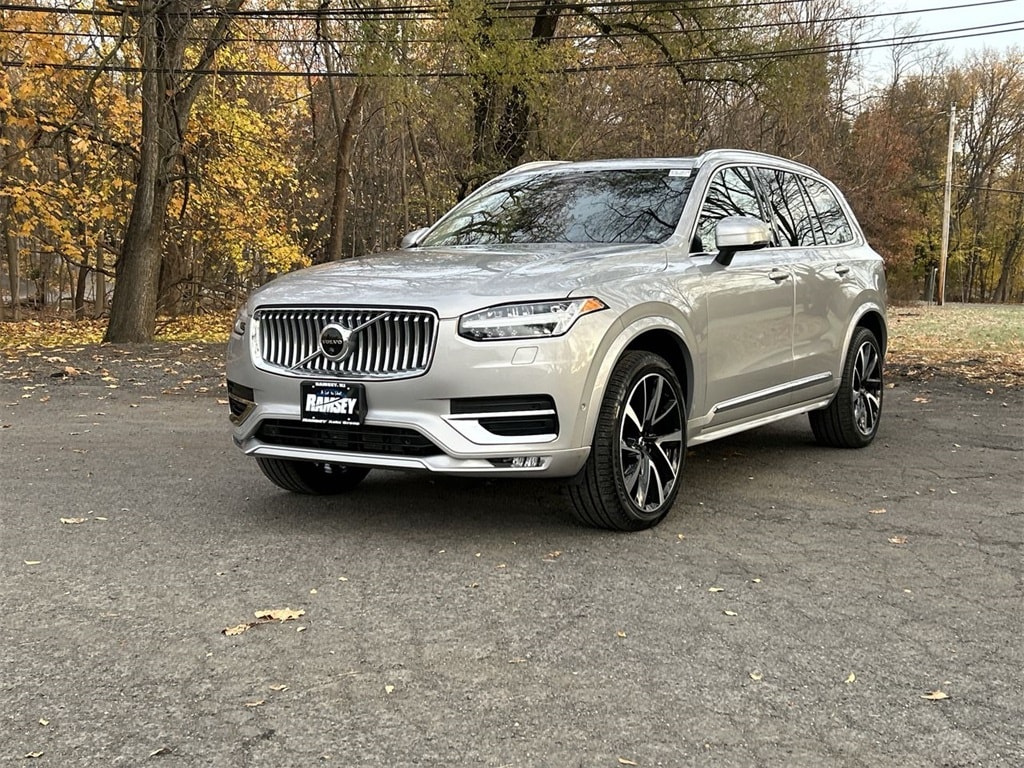 2023 Volvo XC90 Plus's photo