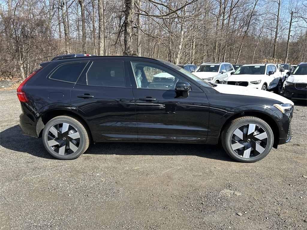2025 Volvo XC60 Hybrid T8 Plus photo 3