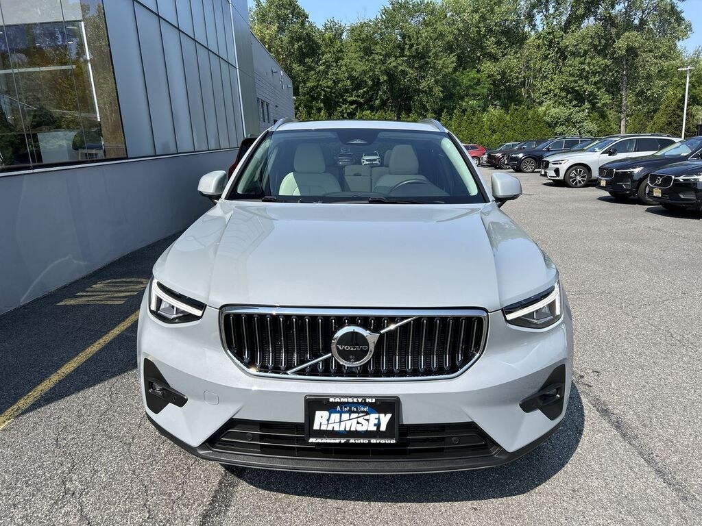 Certified 2025 Volvo XC40 B5 Plus Bright Theme SUV
