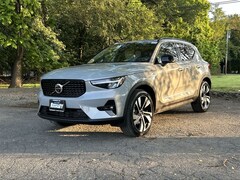 2024 Volvo XC40 B5 Plus Dark SUV