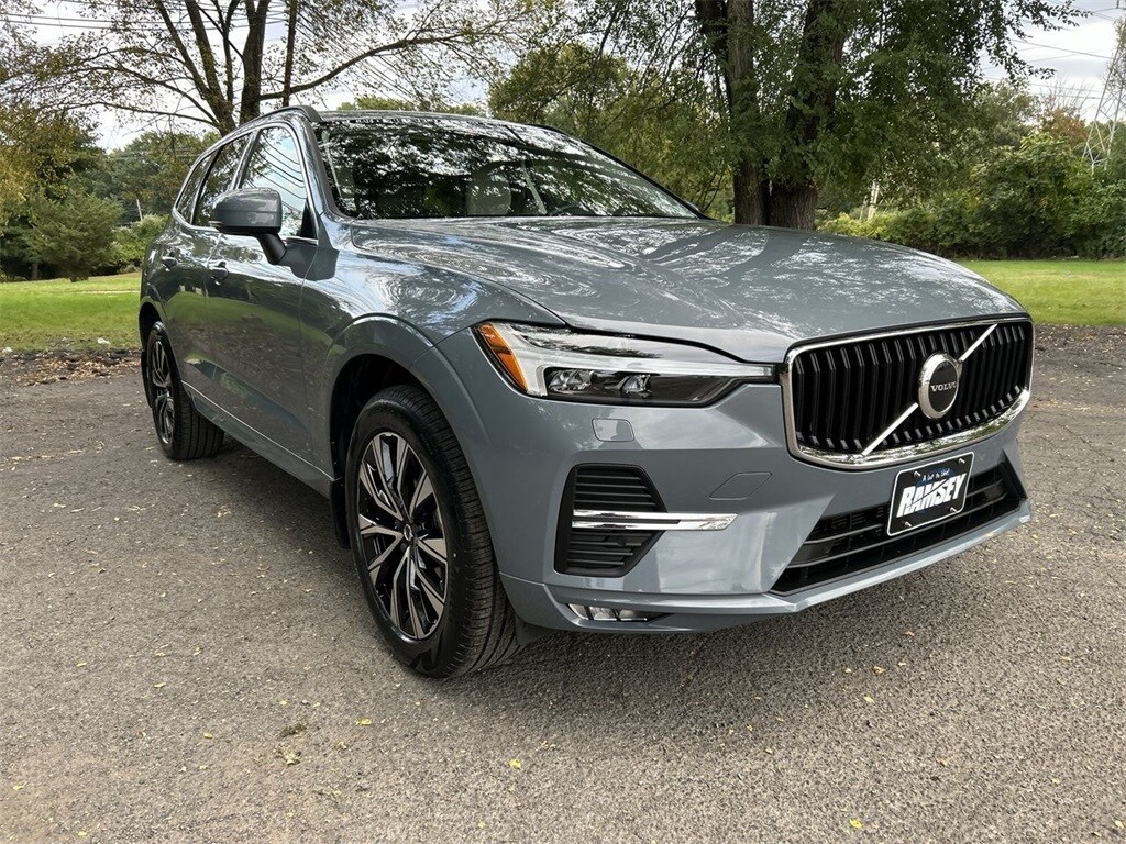 2023 Volvo XC60 B5 Core photo 2