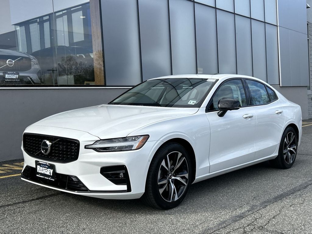 2025 Volvo S60 Plus