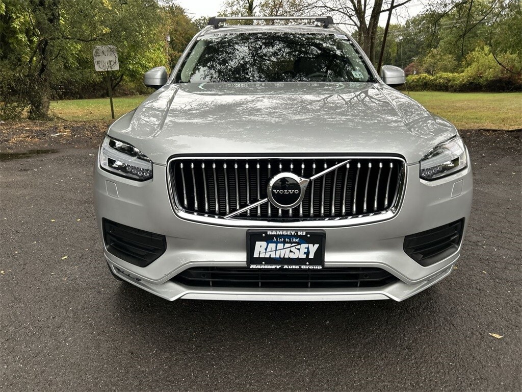 2022 Volvo XC90 T5 AWD Momentum photo 3