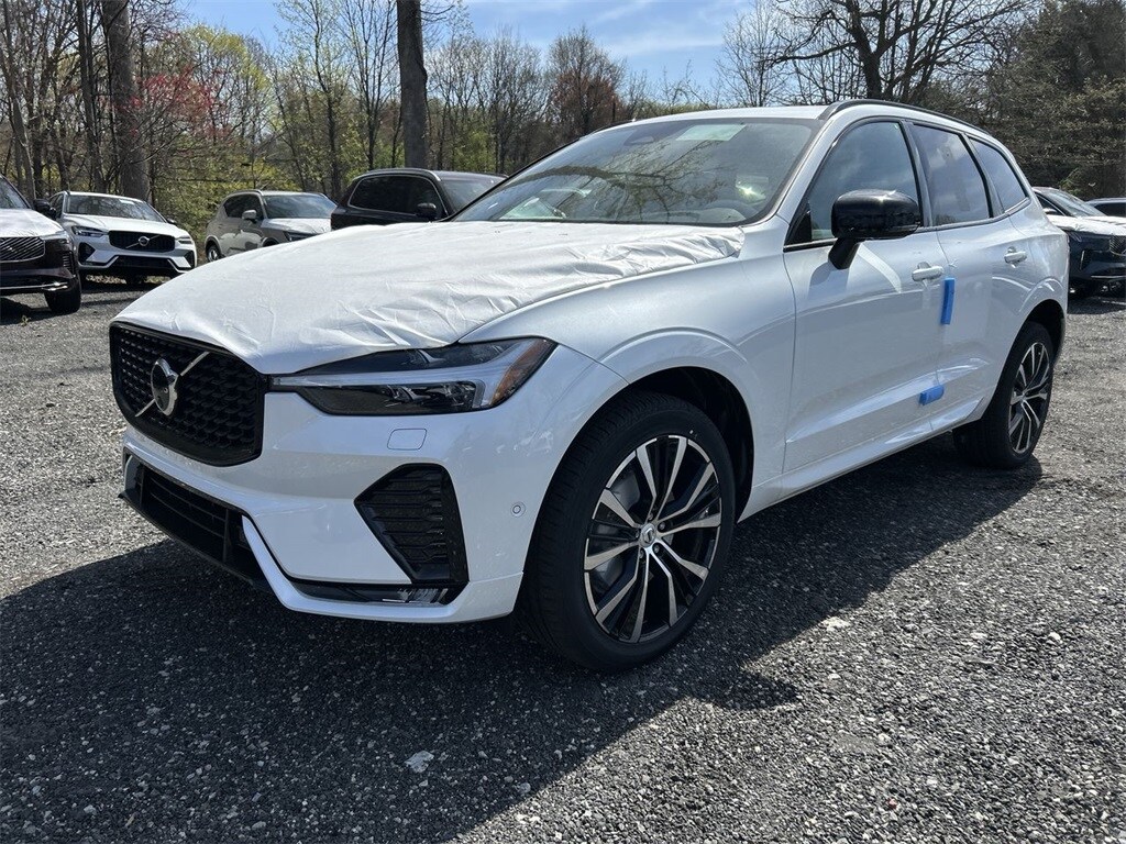2025 Volvo XC60 B5 Plus photo 4
