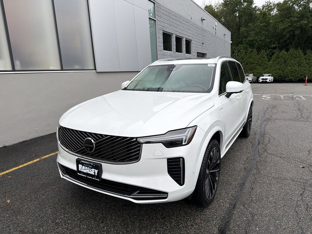 Certified 2025 Volvo XC90 plug-in hybrid T8 (2025.5) Plus 7-Seater SUV
