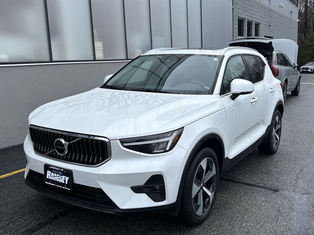 2023 Volvo XC40 Plus