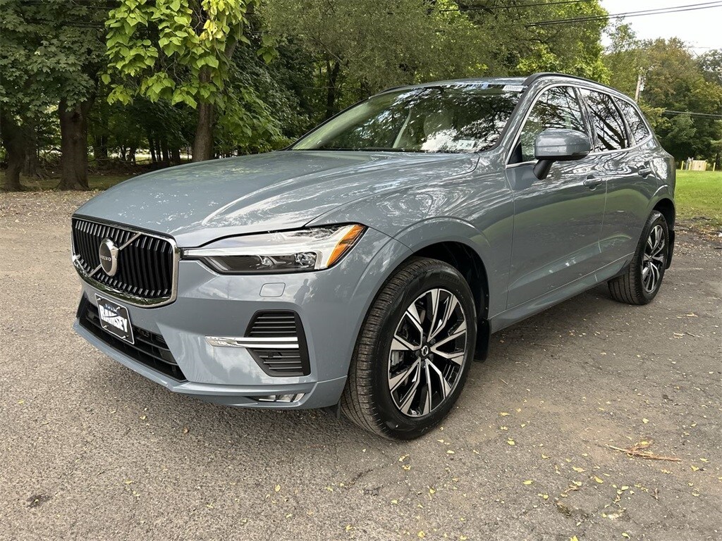 2023 Volvo XC60 B5 Core photo 4