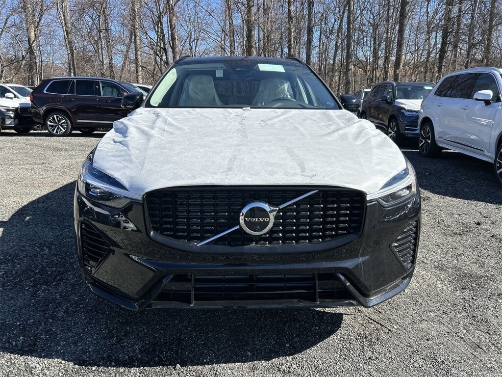 2025 Volvo XC60 T8 Plus photo 3