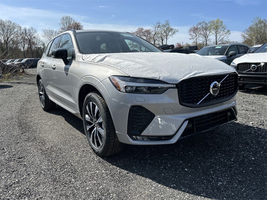 2025 Volvo XC60 B5 Core photo 2
