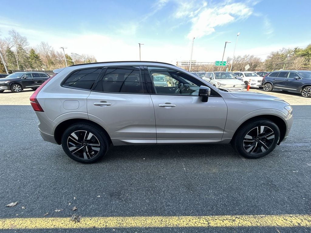 2026 Volvo XC60 Plus - Photo 9