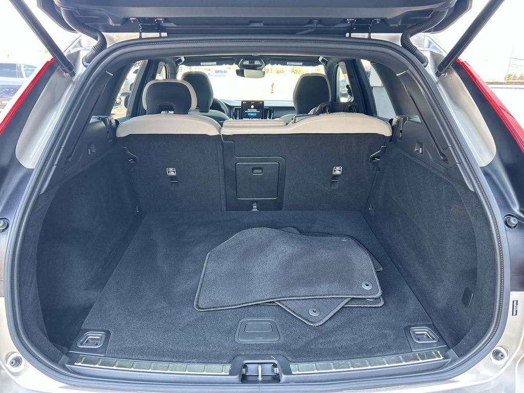 2026 Volvo XC60 Plus - Photo 27
