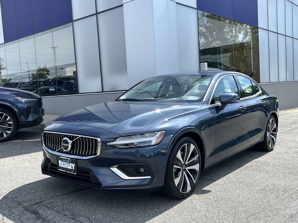 2023 Volvo S60 B5 Ultimate Bright Theme's photo
