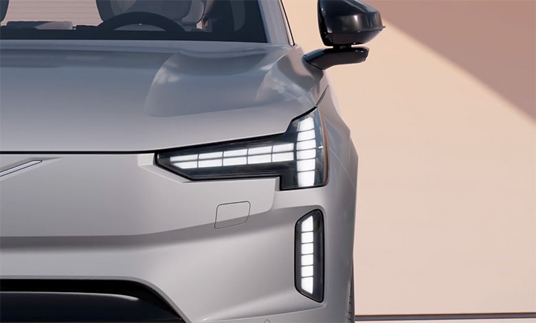 Iconic "Thor's Hammer" LED signature headlamps