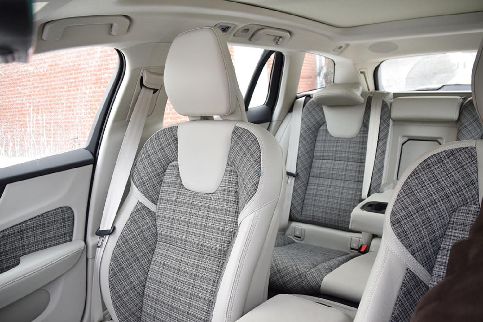 2019 Volvo V60 Awards
