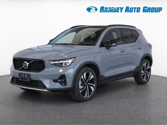 2023 Volvo XC40 B5 AWD Plus Dark SUV