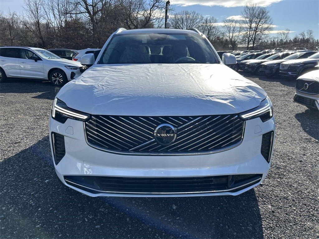 2025 Volvo XC90 T8 photo 3