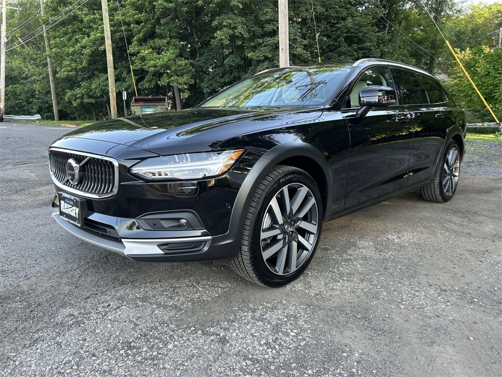 2025 Volvo V90 Cross Country B6 photo 4
