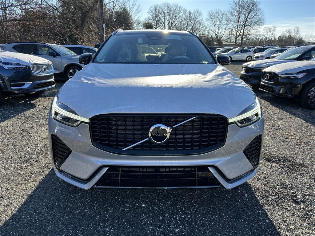2025 Volvo XC60 B5 Core photo 3