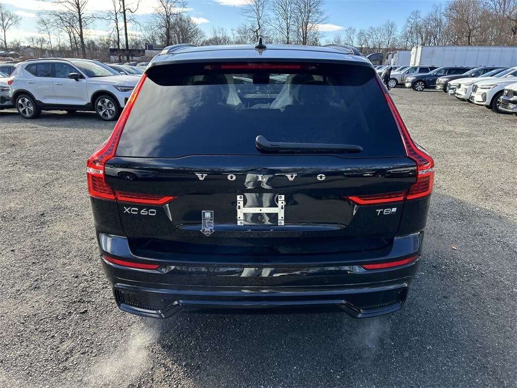 2025 Volvo XC60 Hybrid T8 Plus photo 2