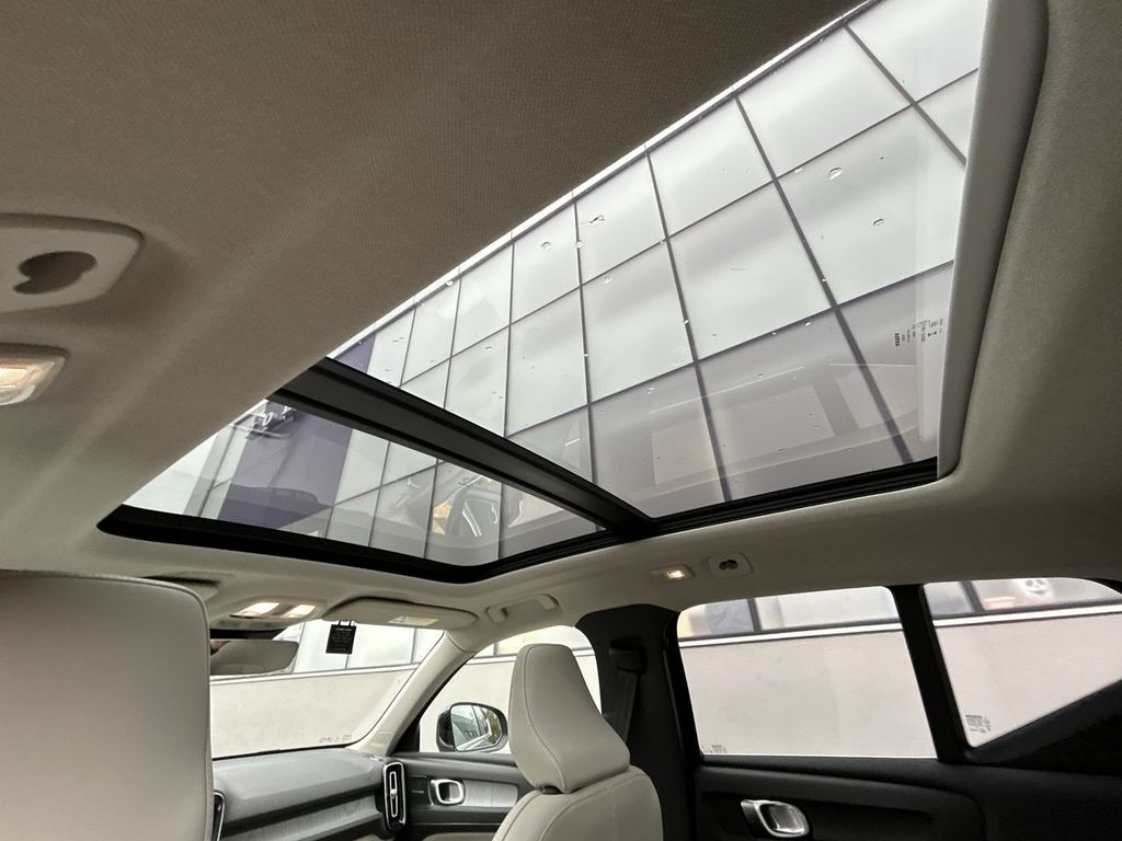 2025 Volvo XC40 Ultra - Photo 14
