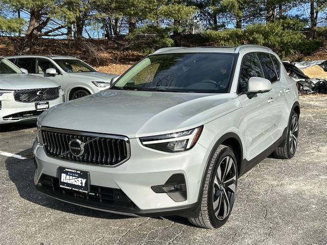 2024 Volvo XC40 B5 Plus Bright SUV