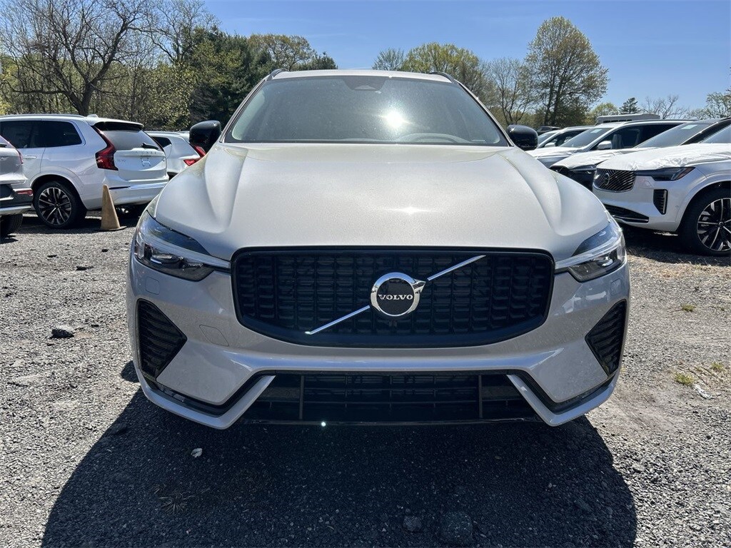 2025 Volvo XC60 B5 Core photo 3